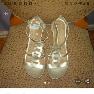 Women Kenneth Cole Reaction size 9 Wedges.